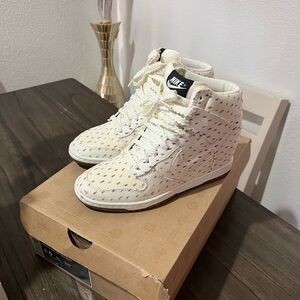 Worn like 3 times, high heeled nikes